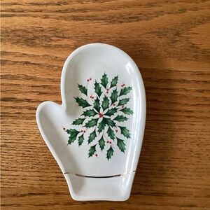 Lenox White Mitten Spoon Rest with Holly Design